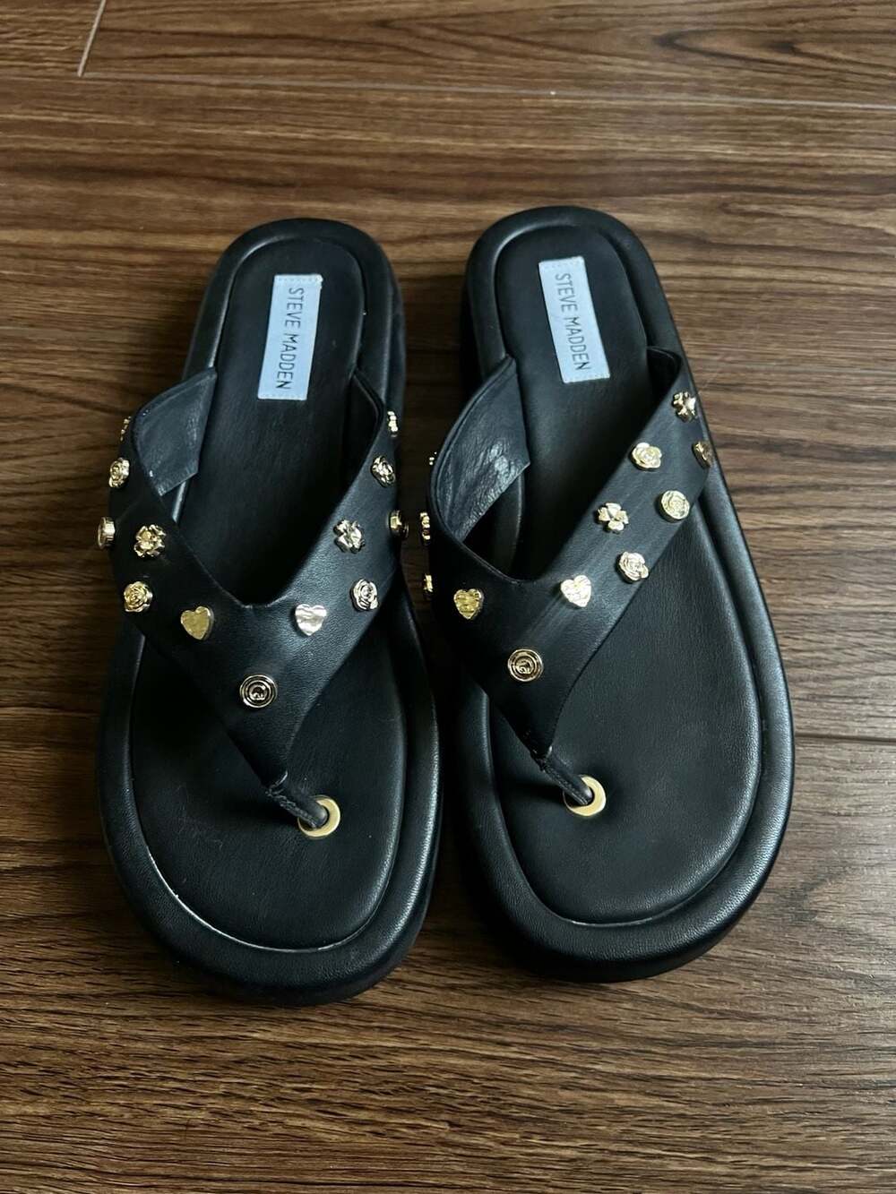 Steve Madden Size 9M Black Studded Flatform Sandals